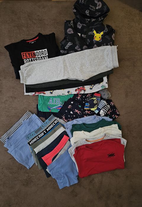 Голям лот от дрехи