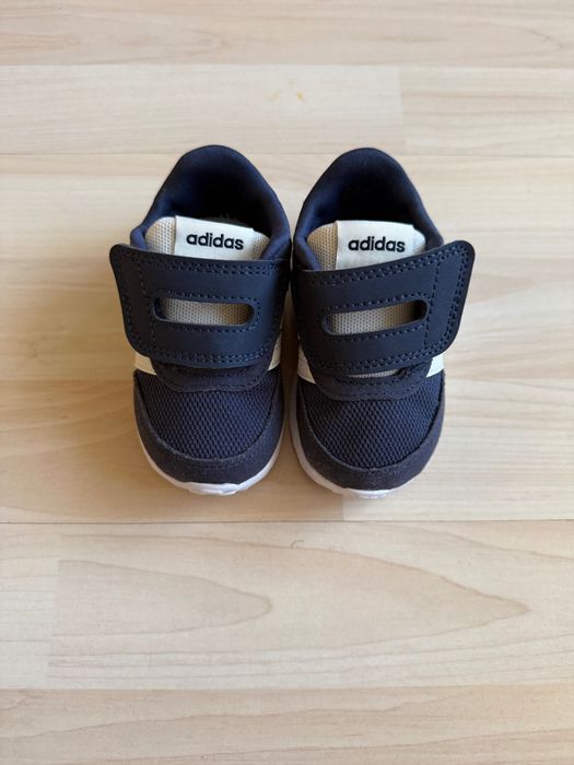 Маратонки Adidas размер 19