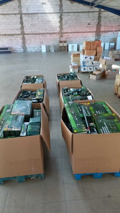 Lidl - Aldi paleti cu produse din suprastocuri .