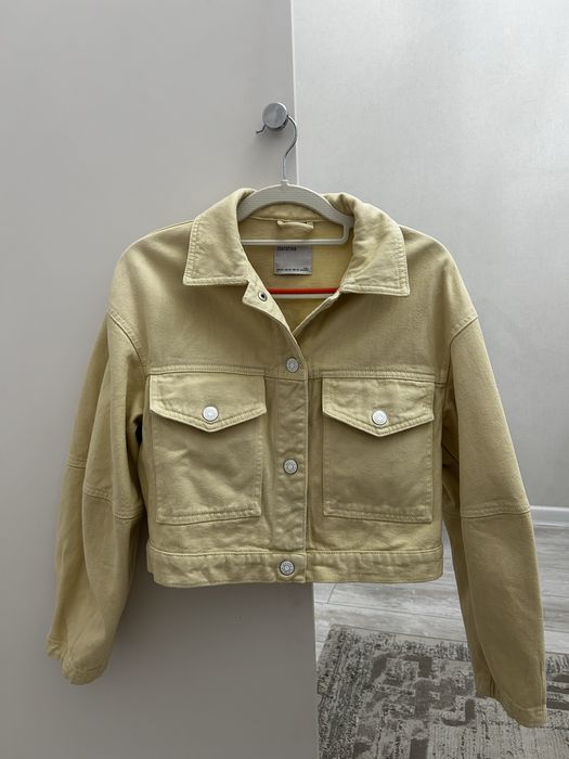 Джинсовка Bershka лимонного цвета