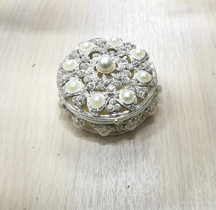 Шкатулка со стразами