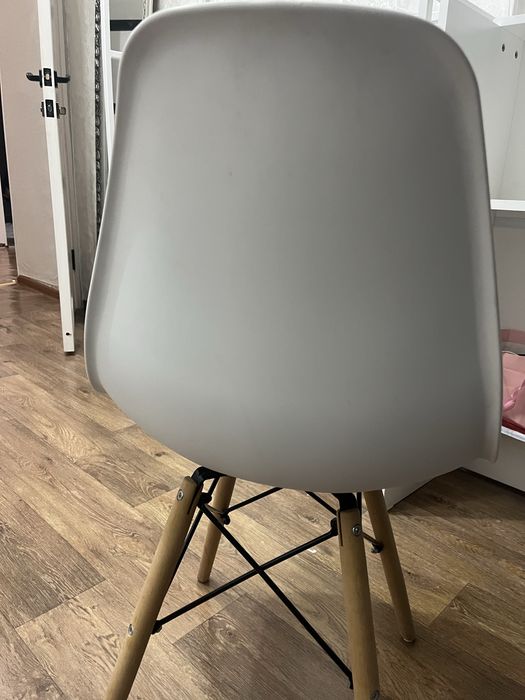 Стул Eames, белый — продам