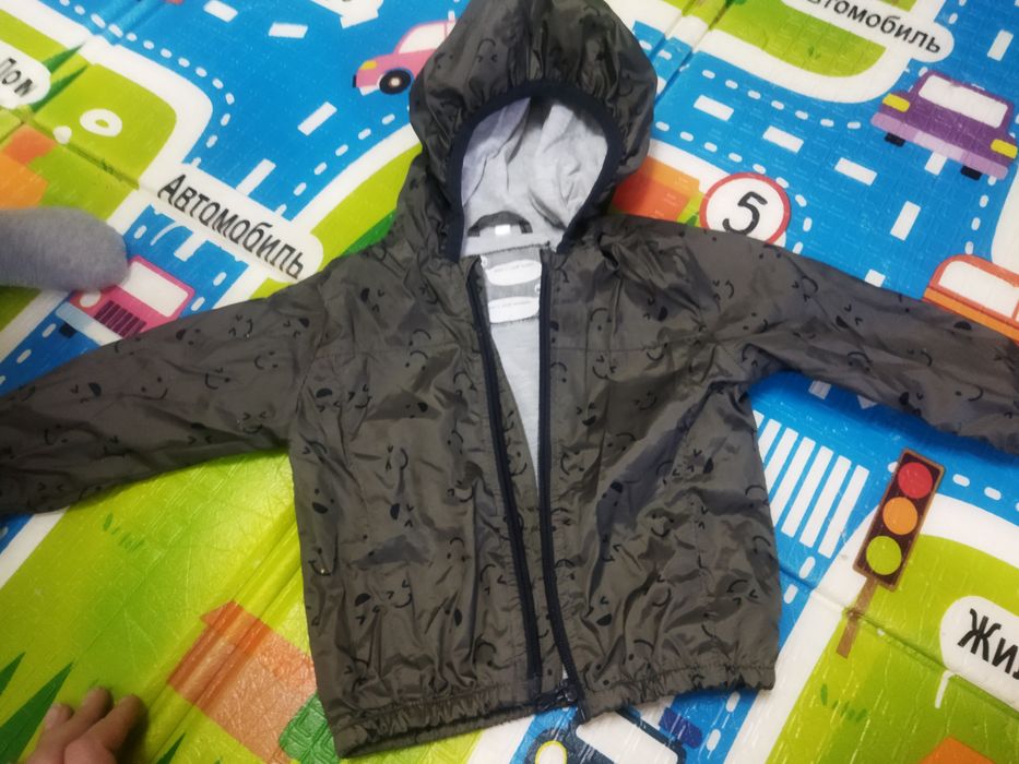 Продам желетки для мальчика