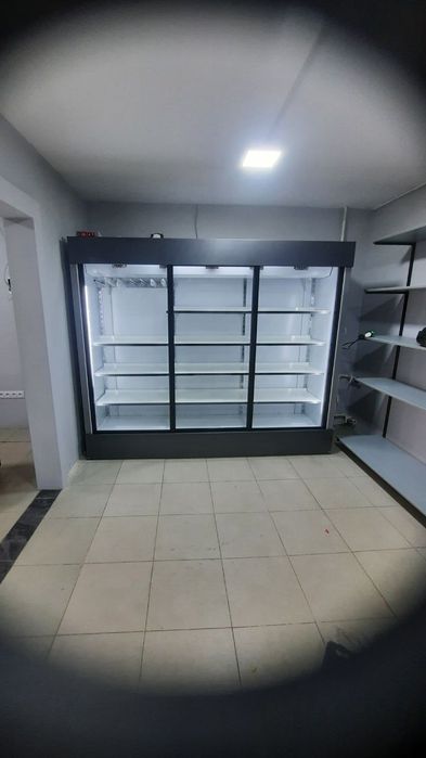 Холодильник витрина продаётся