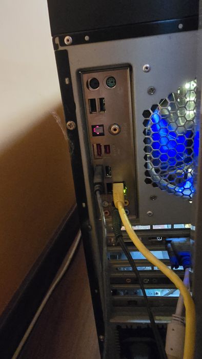 Vand PC cu tot ce se vede