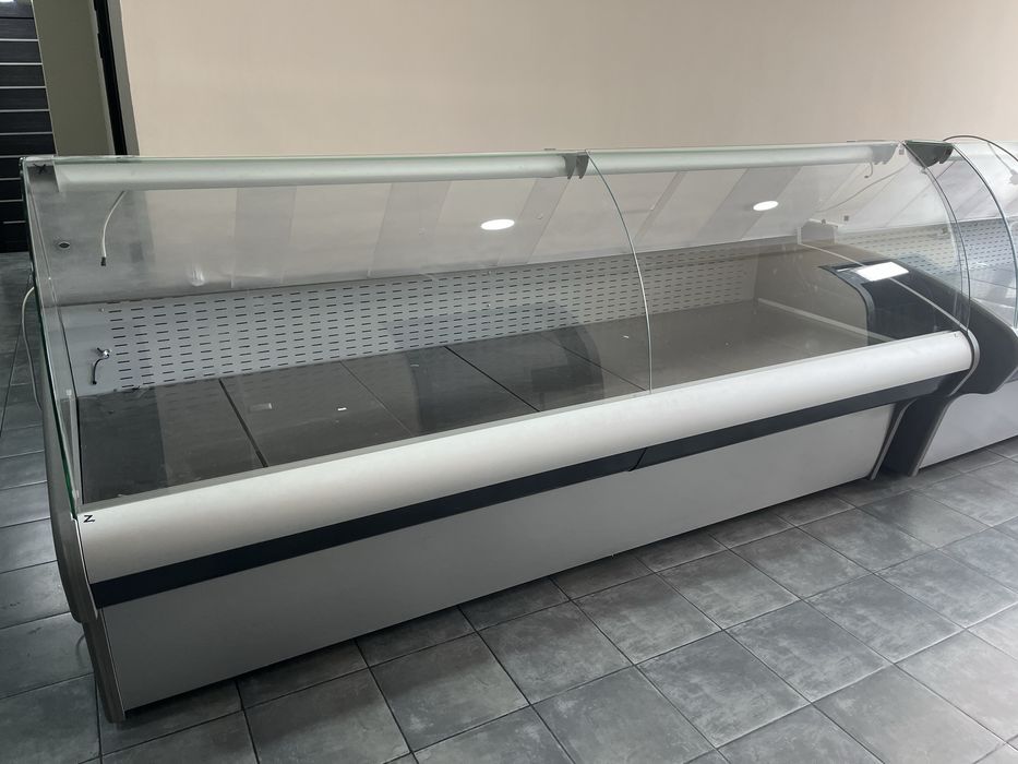 Продам холодильные витрины.