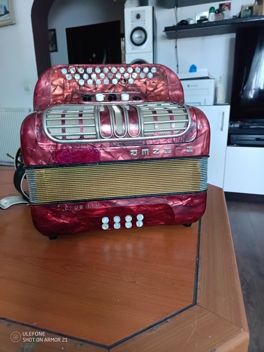 Vând sau schimb cu magnetofon  Akai.