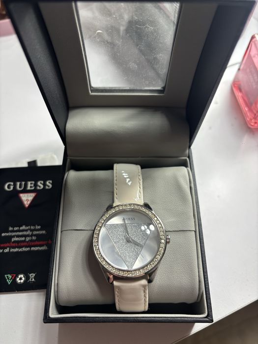 Дамски часовник guess