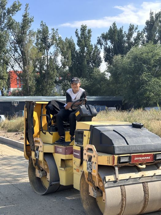 Асфальтирование Укладка асфальта Асфальт каток