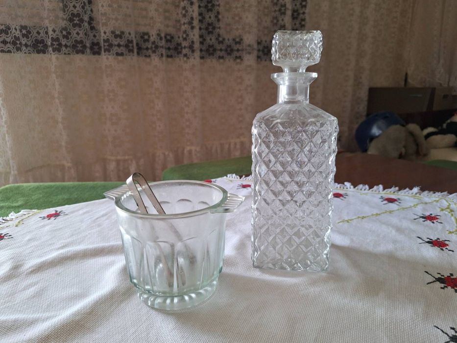 Сервиз за уиски.