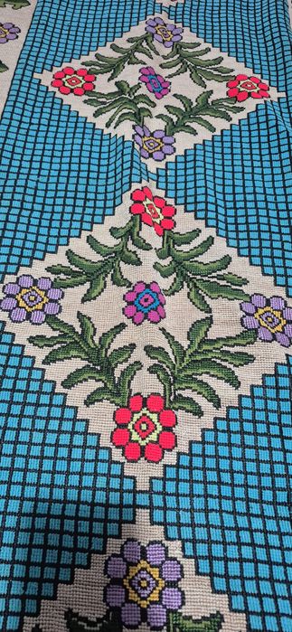 Goblen / tapiserie lucrată manual, motiv floral tradițional – 175×65 c