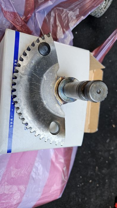 Ос манивела храповик Piaggio Vespa LX4