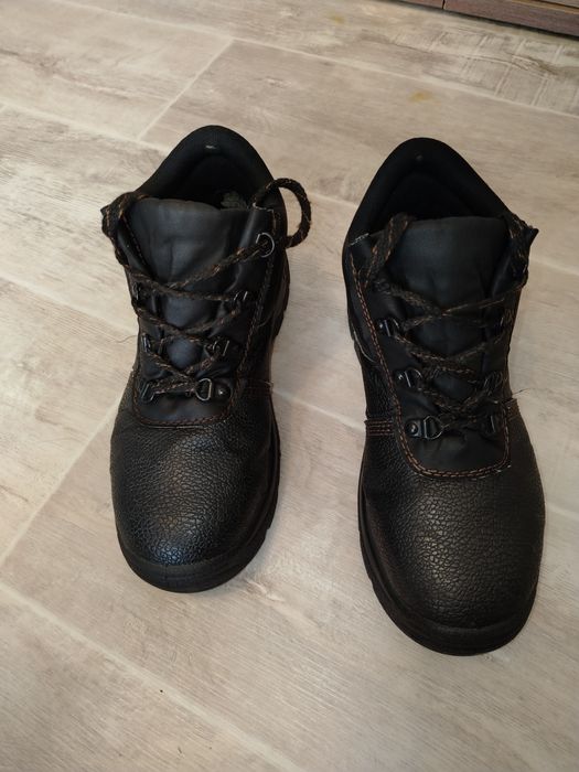 Спецобувь, ботинки.