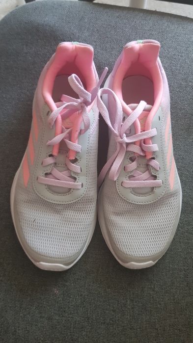 Adidasi pentru fete, marca Adidas, marimea 35