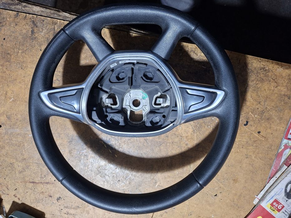 Bara spate Logan MCV, bara fata si volan Logan 2