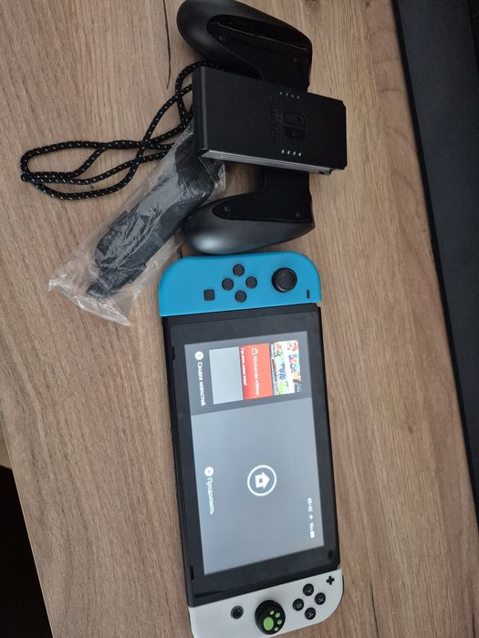 Продаю nintendo switch прошитая