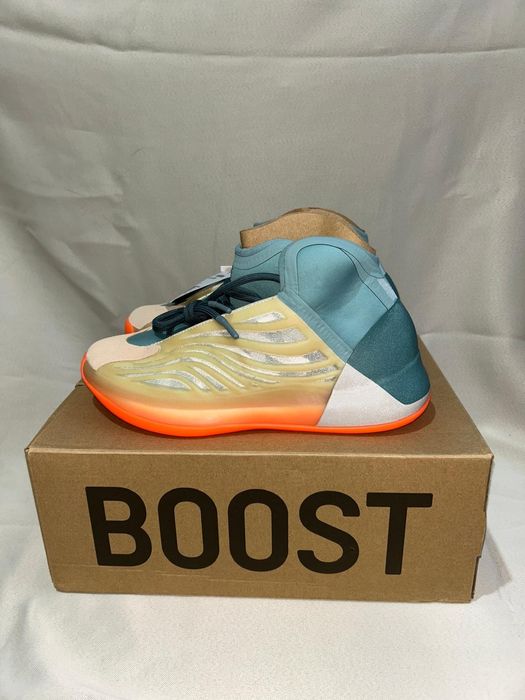 Yeezy Quantum noi cu eticheta