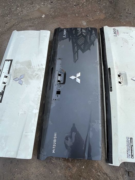 2 броя заден капак/врата от багажник пикап Mitsubishi L200 ClearTec