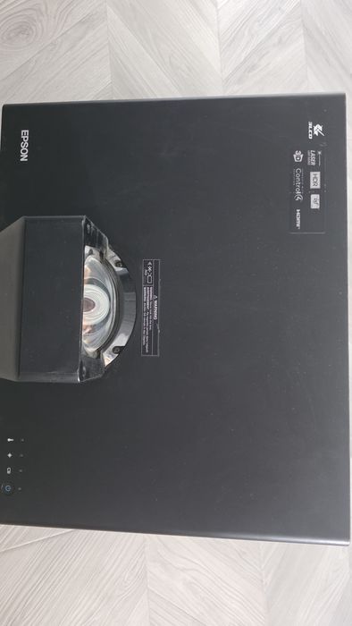 Продаю проектор Epson EH-LS500B