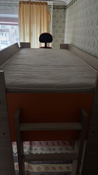 Продается кровать двухэтажный