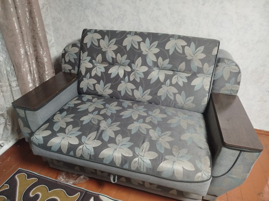 Продам два дивана