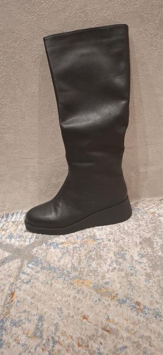 Продам зимние кожанные сапоги