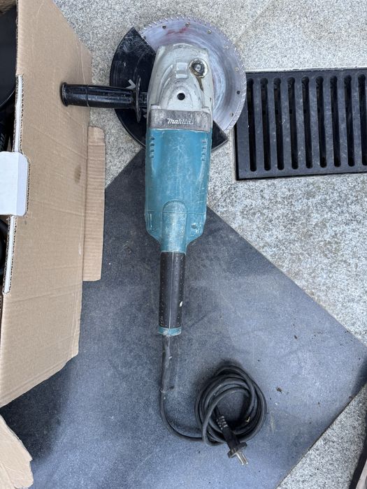 Ъглошлайф Макита