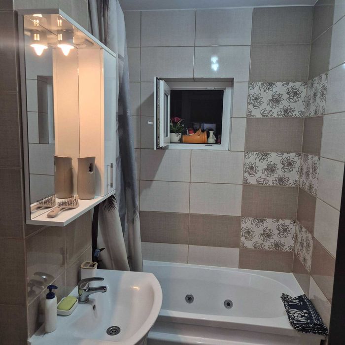 Apartament 3 camere decomandat etaj 1 Astra, AC