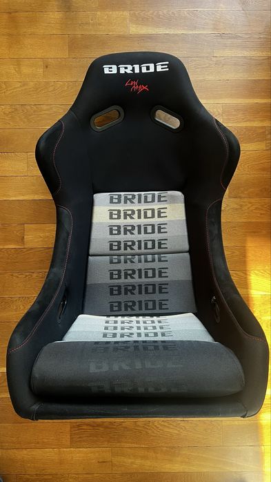Автомобилна спортна седалка Bride тип “корито” bucket seat