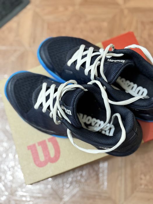 Продам детские кроссовки