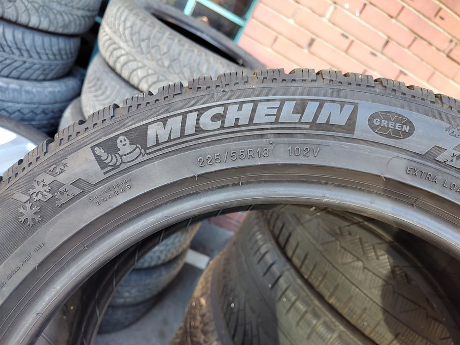 Продавам 4 зимни гуми 225/55/18 Michelin