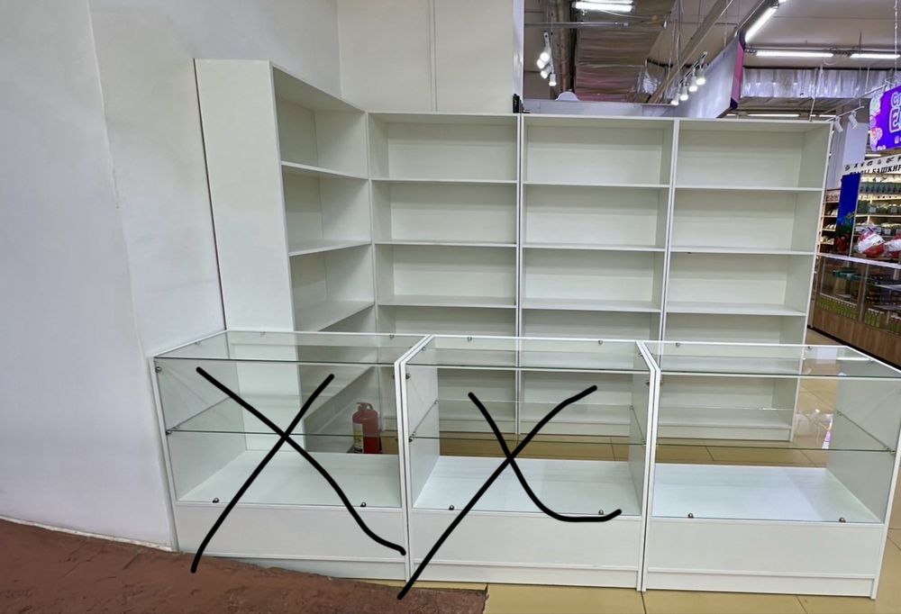 Продаються полки и 1 витрина, новые.