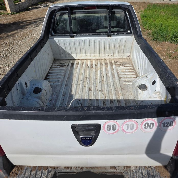 Vând Dacia Logan Pick up
