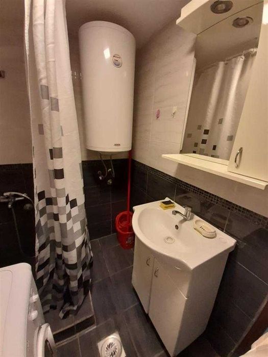 Дава се под наем Тристаен апартамент в Пловдив, Остромила - 41 кв.м за 193.8 € - Снимка #2