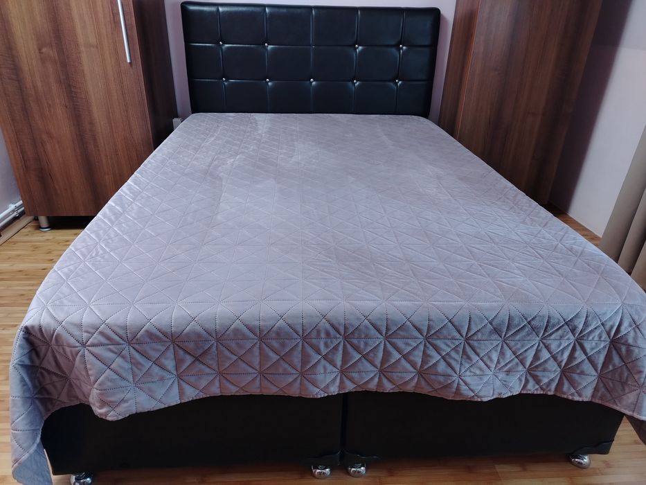 Vând pat dormitor + aparat de masaj tălpi + bară de tracțiuni!