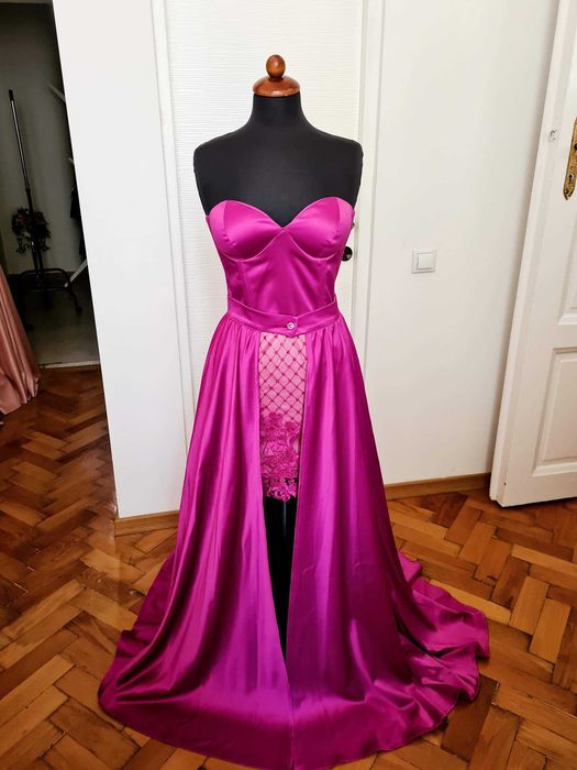 Vand rochii de ocazie