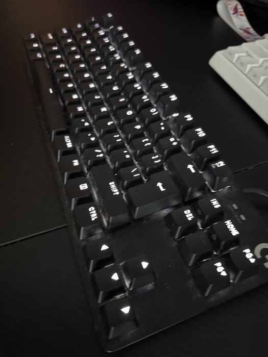Продавам Logitech TKL клавиатура