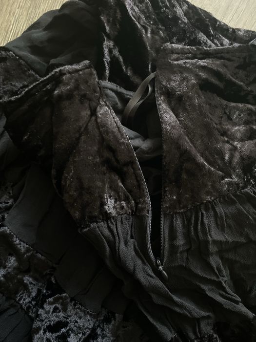 Черна пола с комбинация от два материала