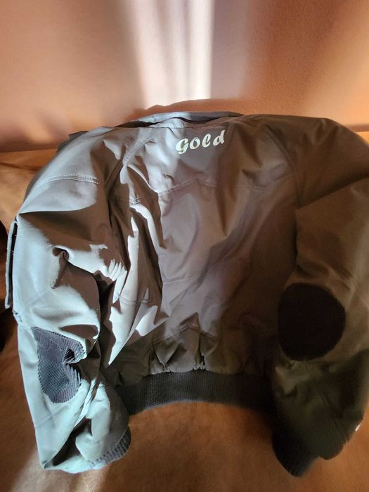 Geacă de iarnă groasă și călduroasă – mărime M-L – 40 lei negociabil