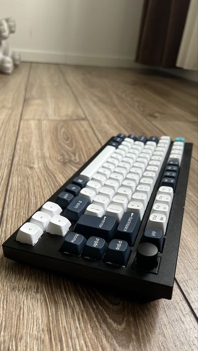 Tastatură Mecanică Keychron Q1 Max (Gateron Jupiter Banana) – Pachet Complet