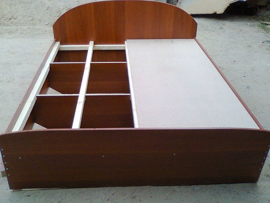 Кровать спальняя