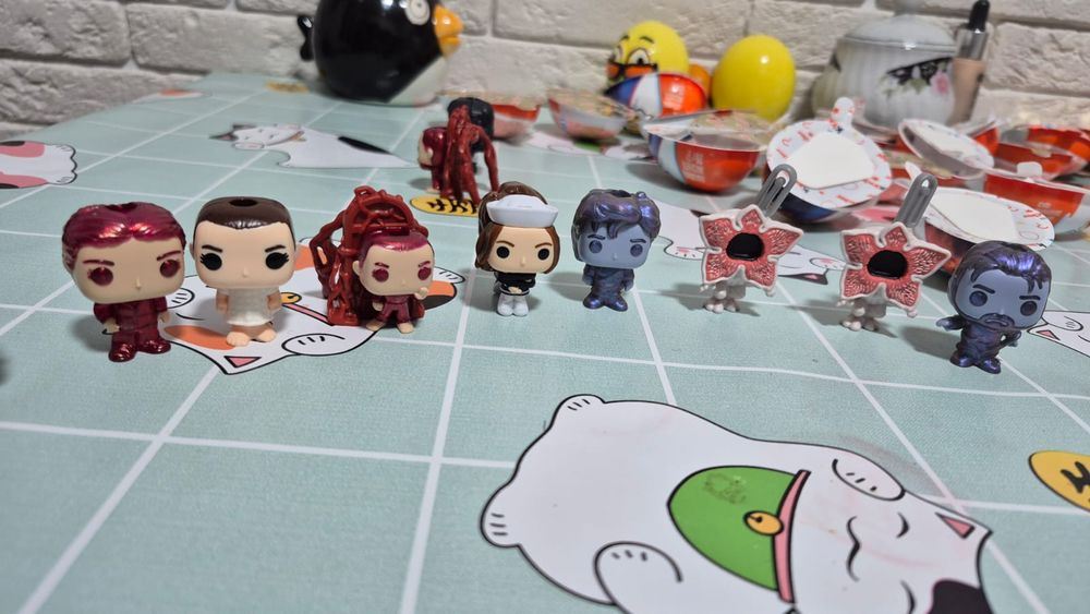 Kinder stranger things продам или обменяю