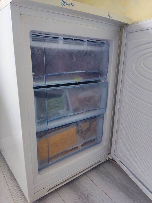 Продам морозильную камеру