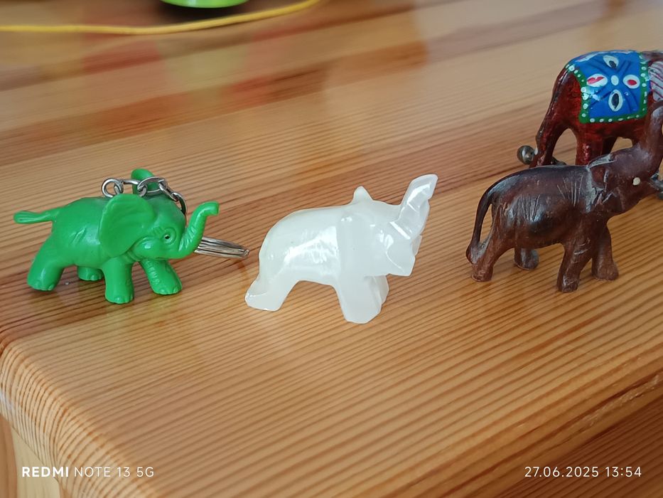 Останали последни бройки от колекцията на слончета