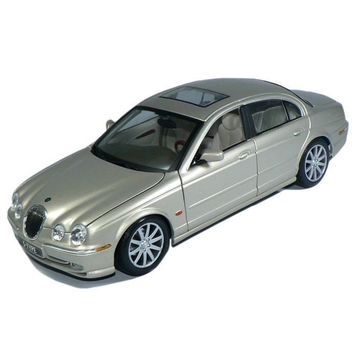 модел на автомобил от метал и пластмаса JAGUAR S-TYPE в мащаб 1/18