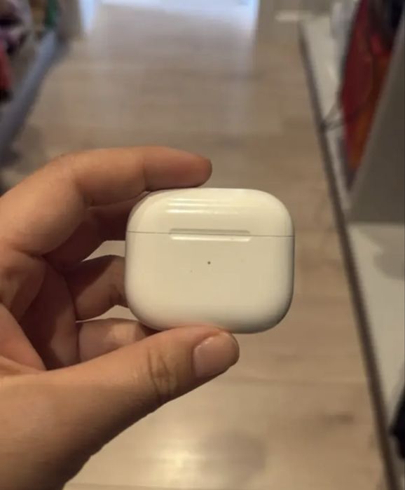 Продам кейс оригинал airpods 3