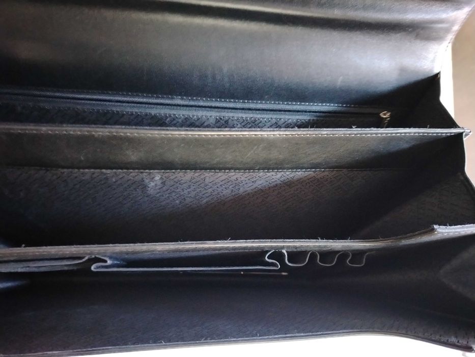 Продавам чудесна бизнес чанта от естествена кожа Petek 1855