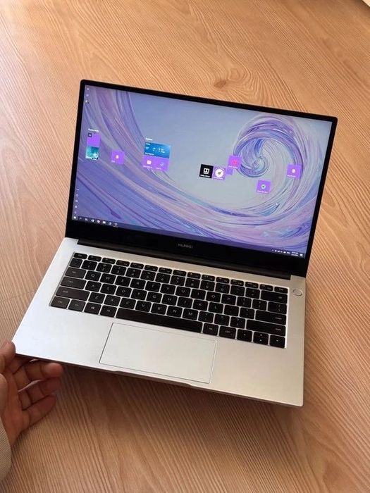 Huawei MateBook D 14 Laptop AMD Ryzen 5 8GB RAM Silver