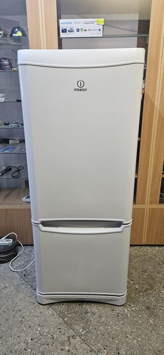 Продам холодильник Indesit