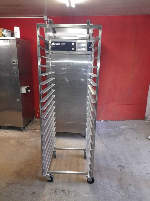 Vand utilaje patiserie: 2cuptoare Miwe, cuptor covrigi,malaxor,robot,